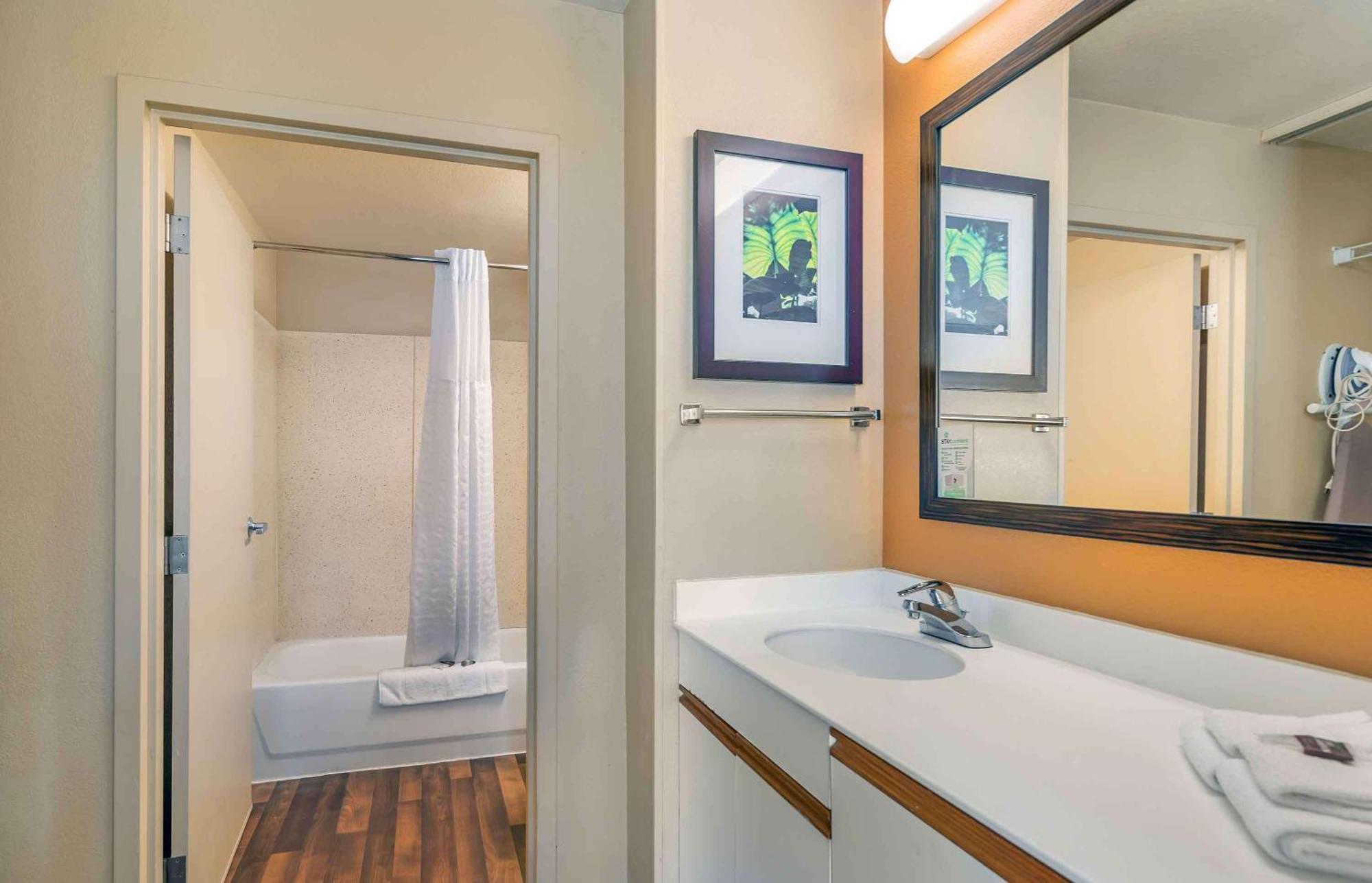 Extended Stay America Select Suites - Chicago - Lombard - Oakbrook Оукбрук-Террес Екстер'єр фото