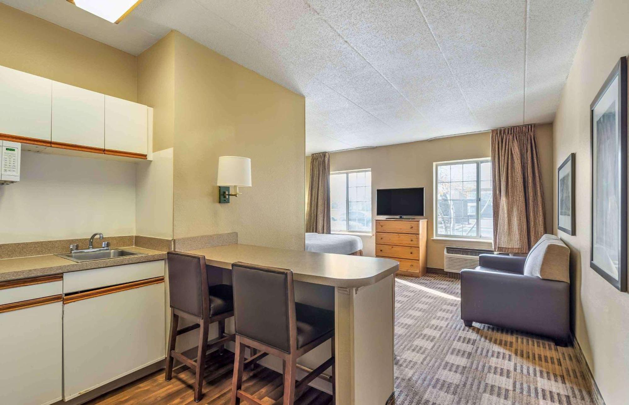 Extended Stay America Select Suites - Chicago - Lombard - Oakbrook Оукбрук-Террес Екстер'єр фото