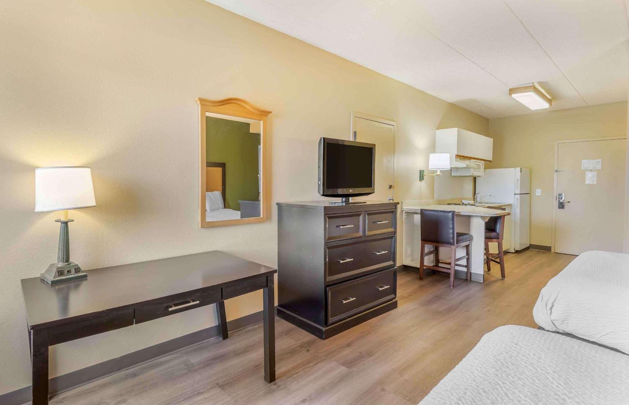 Extended Stay America Select Suites - Chicago - Lombard - Oakbrook Оукбрук-Террес Екстер'єр фото