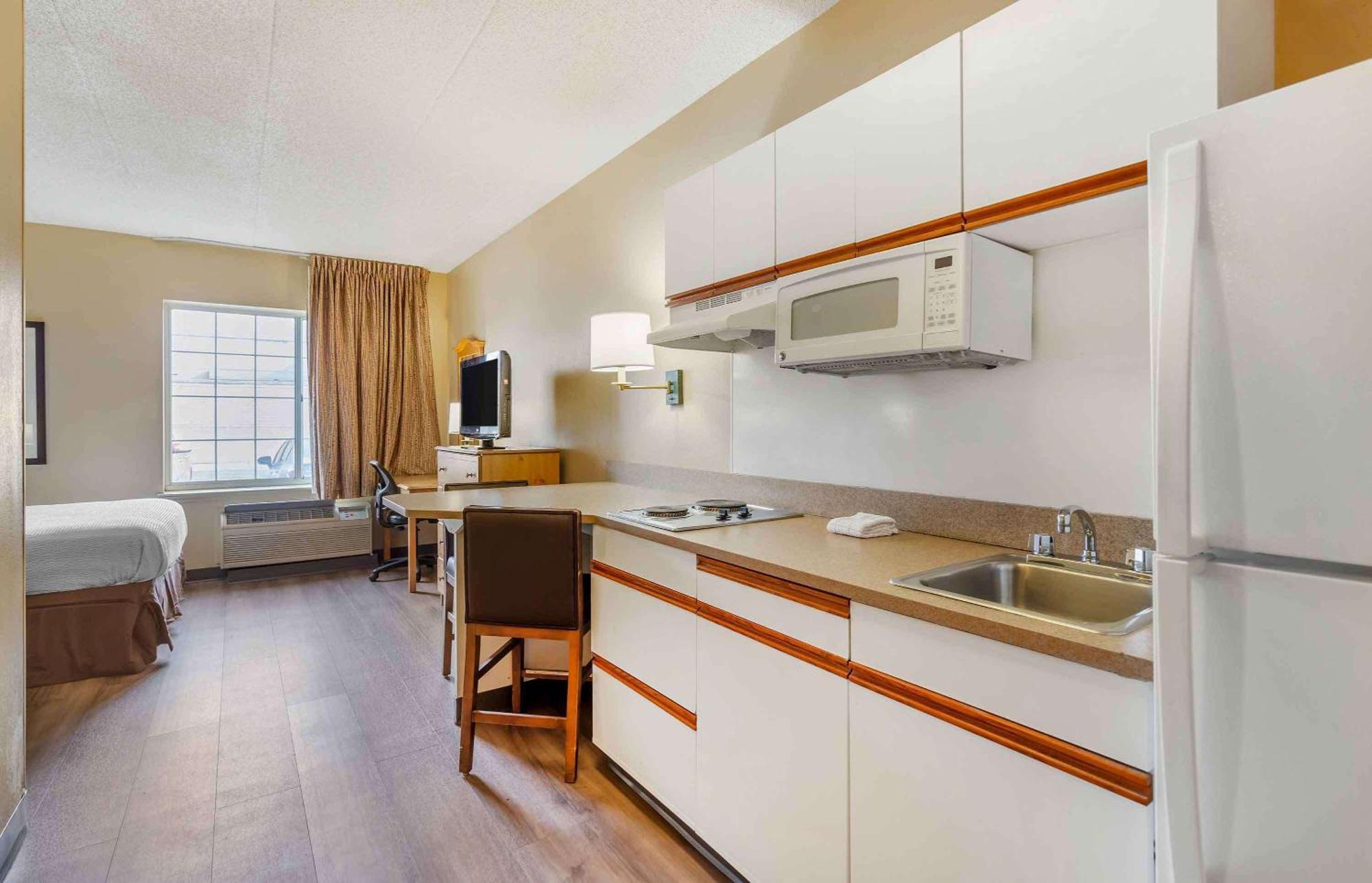 Extended Stay America Select Suites - Chicago - Lombard - Oakbrook Оукбрук-Террес Екстер'єр фото