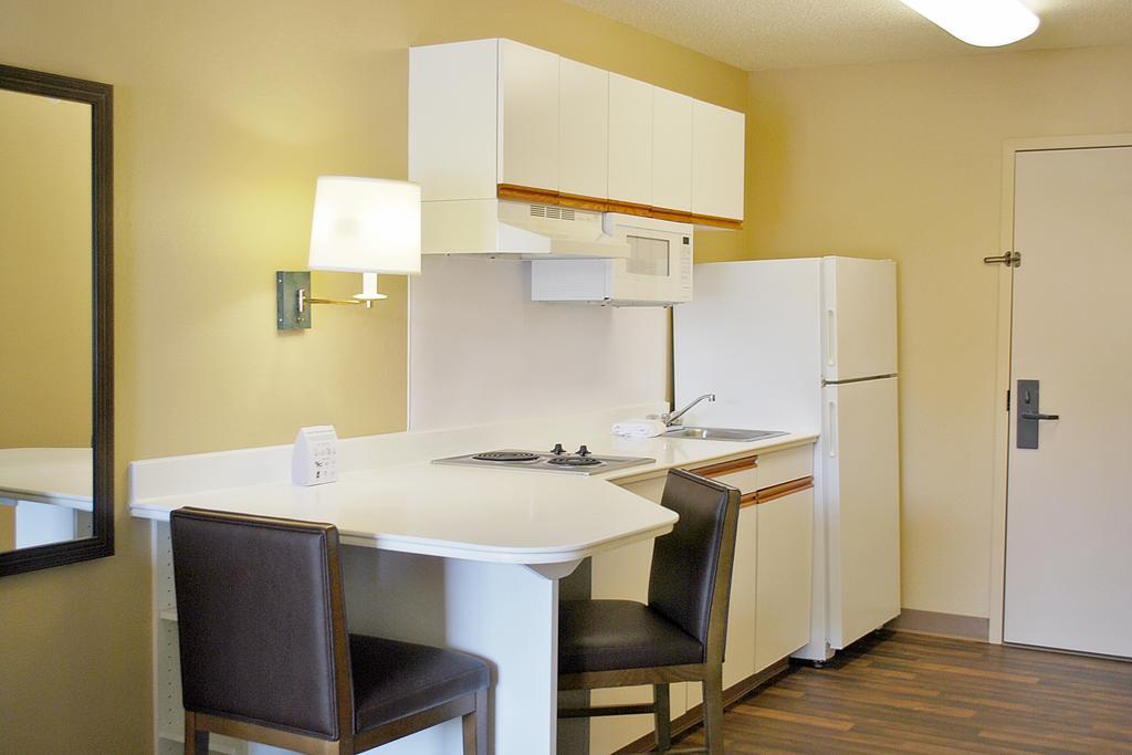 Extended Stay America Select Suites - Chicago - Lombard - Oakbrook Оукбрук-Террес Екстер'єр фото